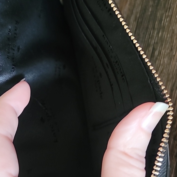 Kate spade wristlet - Picture 4 of 4